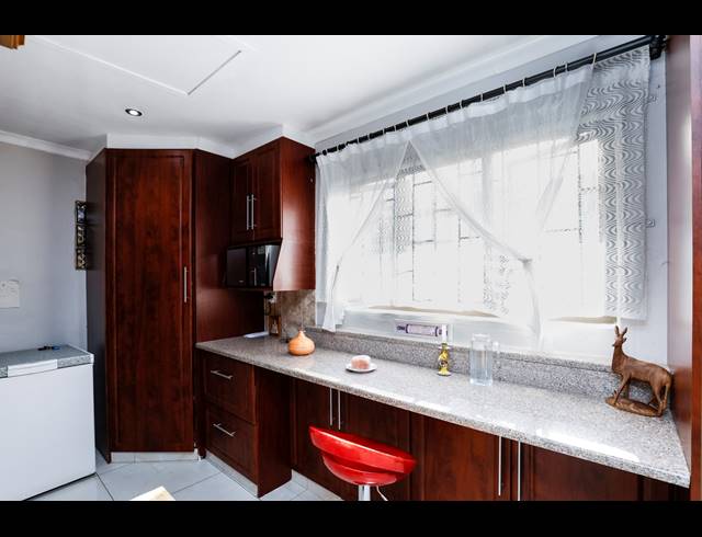4 BEDROOM HOUSE FOR SALE IN HILLGROVE
